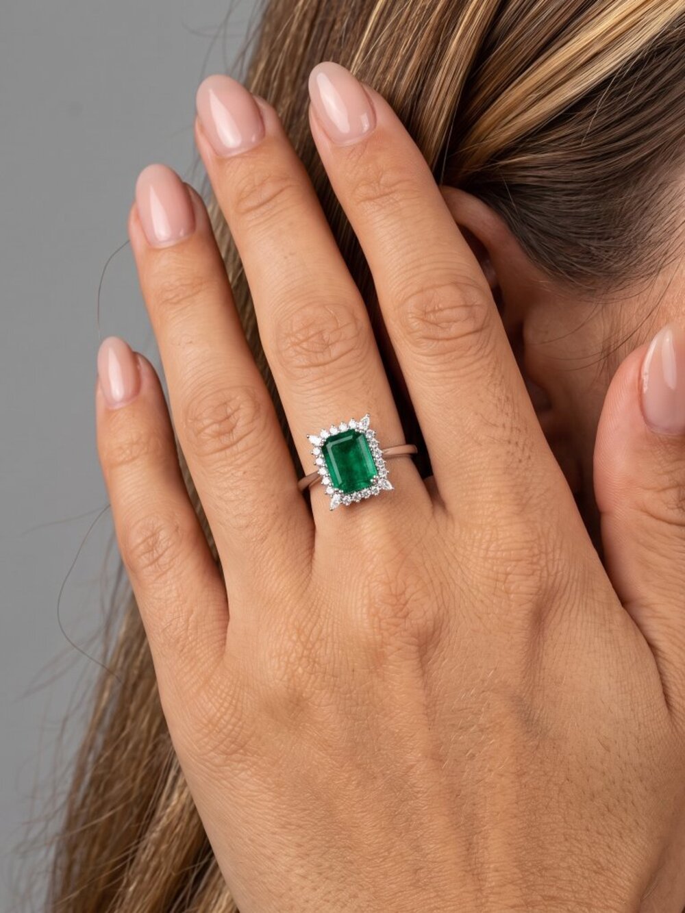 Majestic Emerald Cut 18K White Gold Green Gemstone Ring - Picture 8 of 9